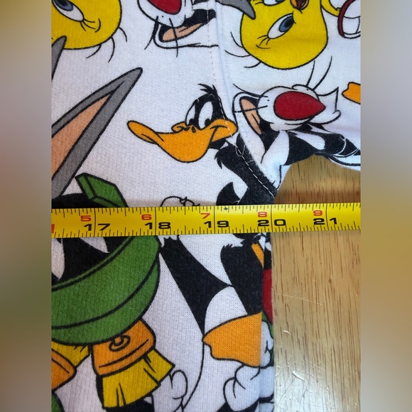 Looney Tunes Sweatshirt All Over Print Bugs Bunny Tweety Etc. Womens Size Medium - Picture 6 of 7